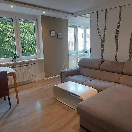 Modern And Cozy In Grbavica 塞拉耶佛